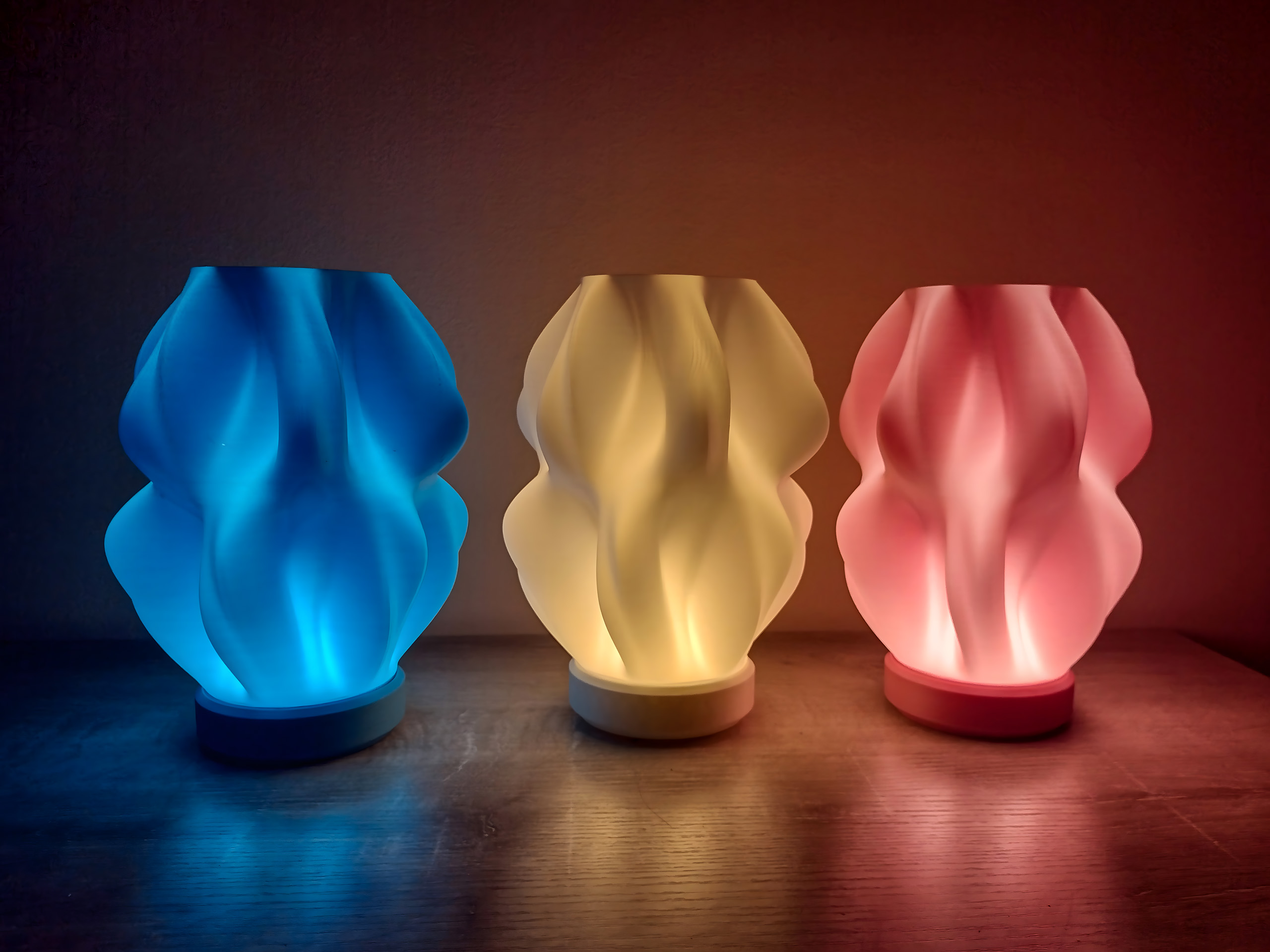 Collection of 3D printed geometric vases and decorative lamps